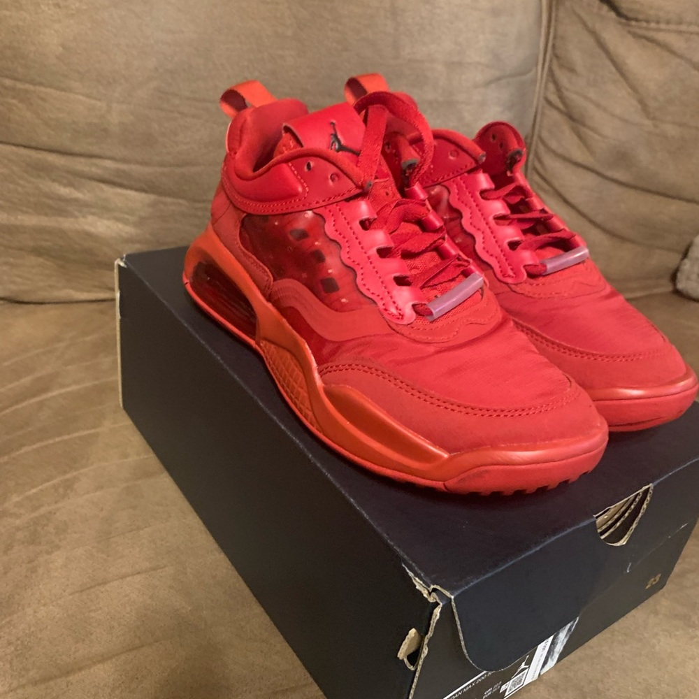 Red Jordan Max 200